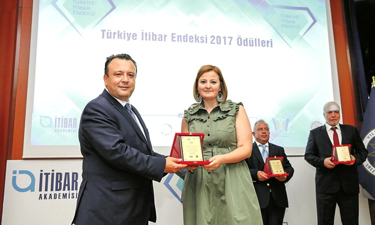 'Türkiye’nin itibar maratonu'ndan DÜNYA’ya ödül