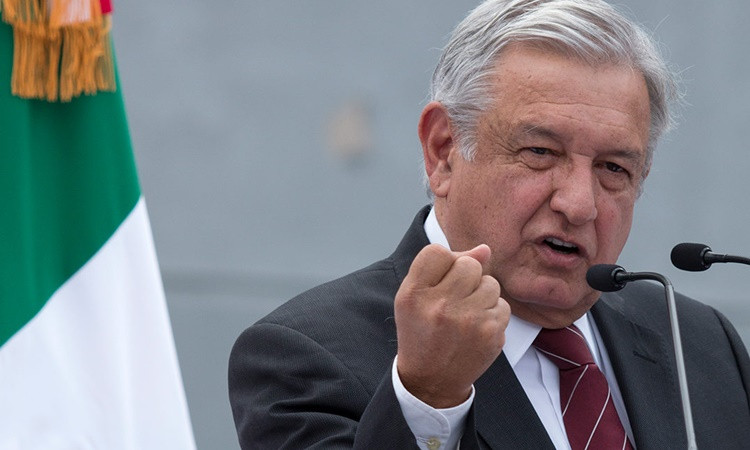 Meksika Devlet Başkanı kendi maaşını düşürüyor