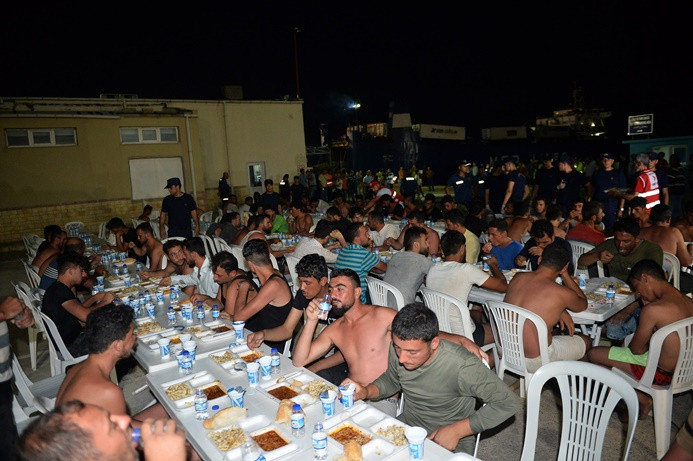 KKTC açıklarında kurtarılan 102 göçmen Mersin'e getirildi