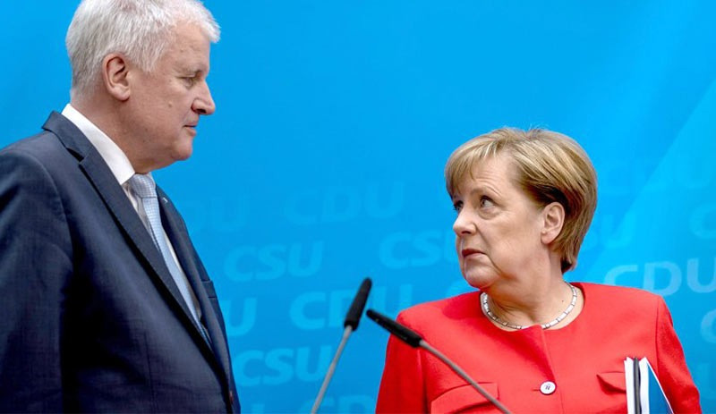 Mülteci politikası, Almanya'da istifa getirdi