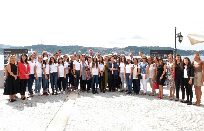 Mercedes-Benz Türk, her yıl 1.200 öğrenciyi 'Yıldız Kız' yapıyor