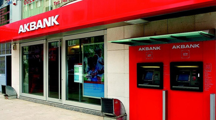 Akbank'tan 3,3 milyar TL net kâr