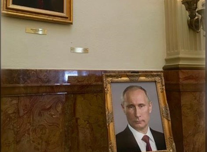 ABD'de hükümet binasında Trump'ın yerine Putin portresi