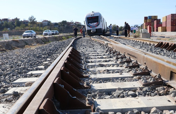 Denizli-İzmir arasındaki tren seferleri durduruldu