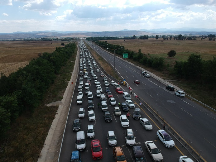 Anadolu Otoyolu'nda 30 kilometrelik araç kuyruğu