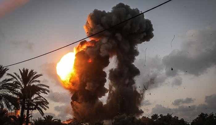 İsrail'den Gazze'ye hava saldırısı: 2 yaralı