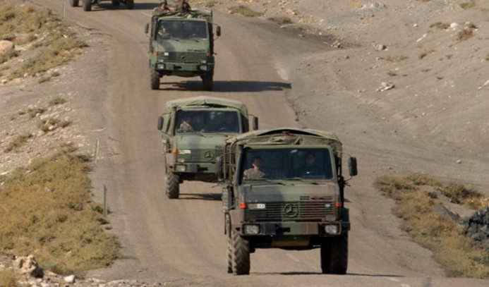 Hakkari'de askeri araç devrildi: 1 şehit