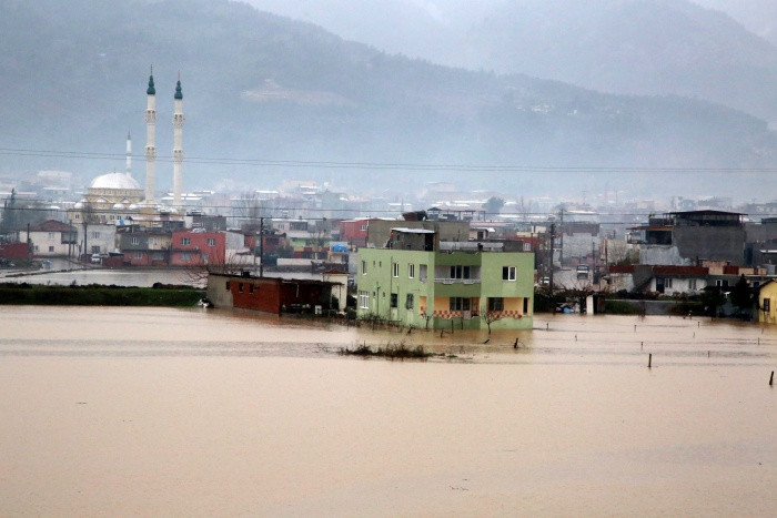 Manisa'da şiddetli yağış: 180 kişi evlerinden tahliye edildi
