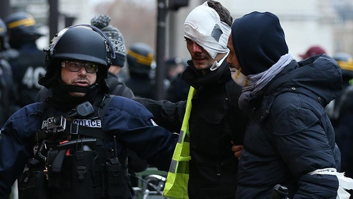 Paris'teki gösteride 167 gözaltı