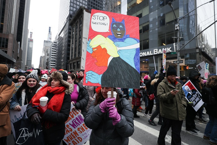 ABD'de on binler Kadınlar Yürüyüşü'nde buluştu