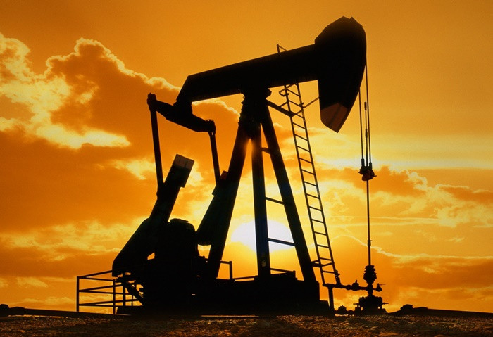 ABD'deki rekor üretim petrol fiyatlarını baskılıyor