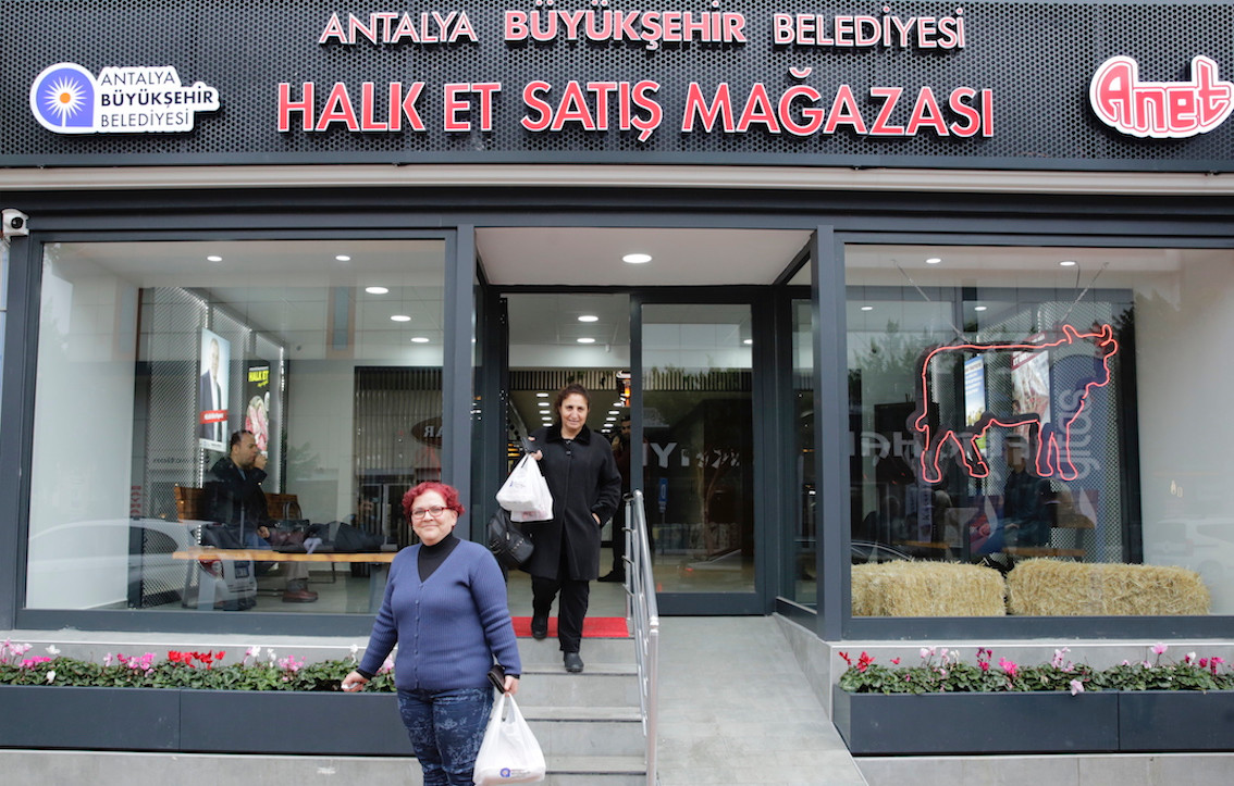Antalya Belediyesi'nden ucuz et için Halk Et mağazası Dünya Gazetesi