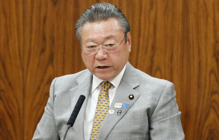 Japon bakan 3 dakika gecikti, muhalefet 5 saat boykot etti