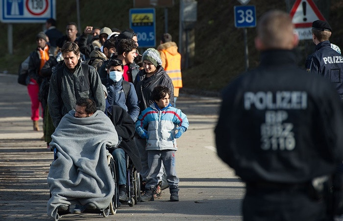 Avusturya'da mültecilere 'sokağa çıkma yasağı' geliyor