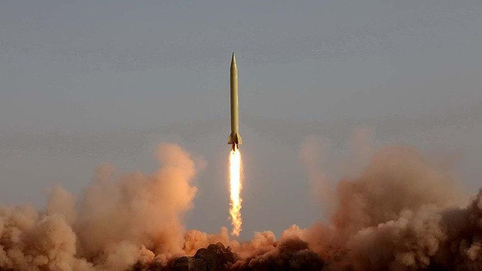 İran bin kilometre menzilli balistik füze üretti
