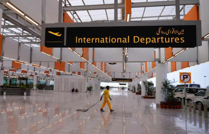 Pakistan havalimanları yeniden açılıyor