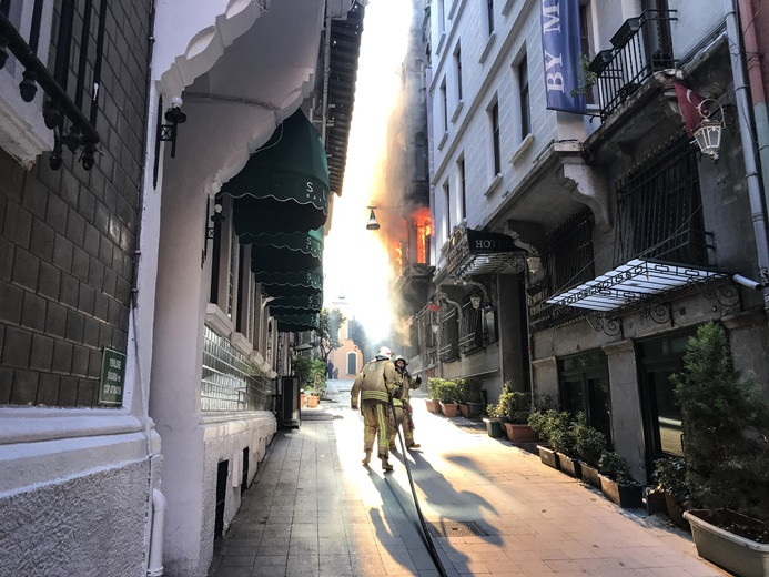 Beyoğlu'nda yangın: 4 ölü