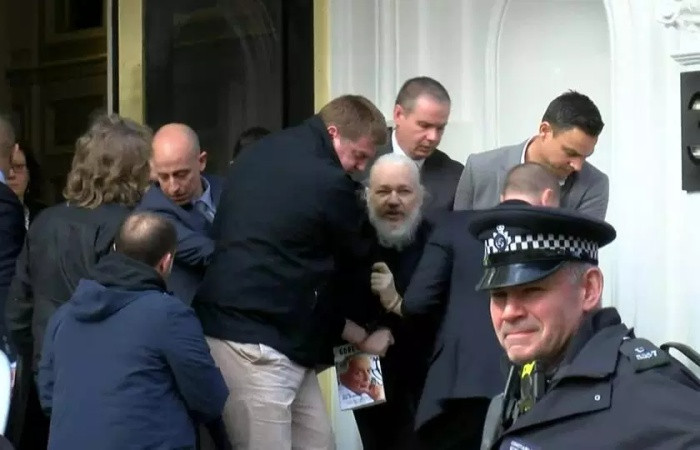 Wikileaks'in kurucusu tutuklandı