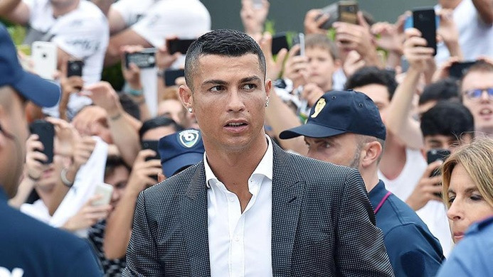 Cristiano Ronaldo koronavirüs protokollerine uymadı